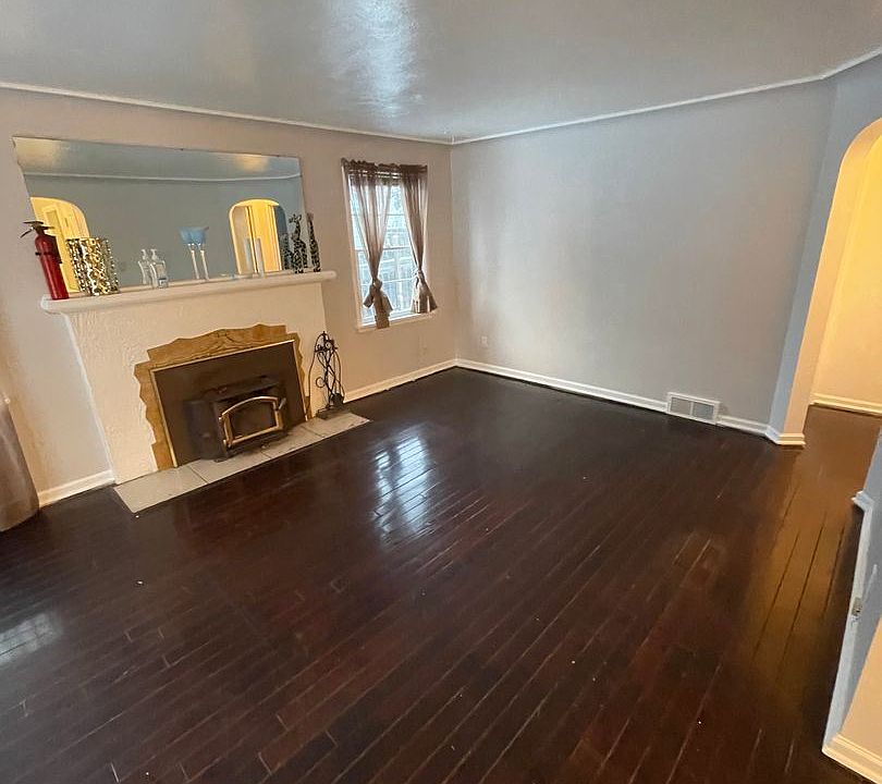 1st image of 2618 W Garland Ave