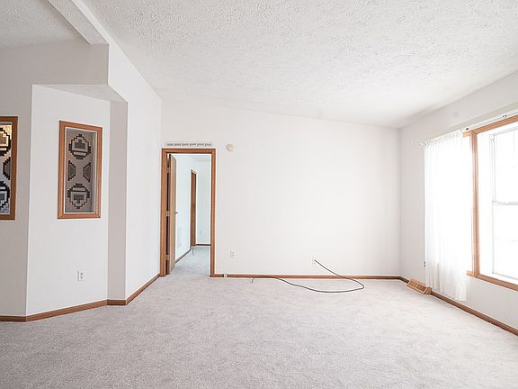 3rd image of 5 Ford Ln