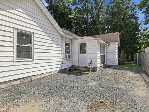 5th image of 1733 OAK STREET