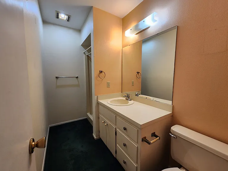 707 W Avenue J — Photo 11