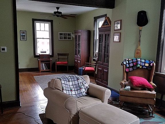 Warm living/family room 