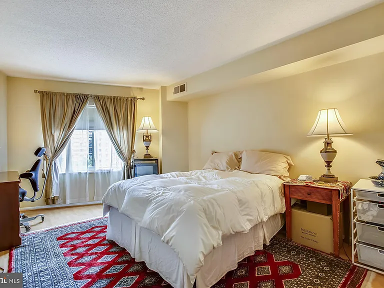 8360 Greensboro Dr #712 — Photo 17