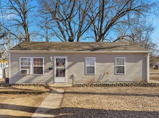 806 Sheridan Ave, Dixon, IL 61021