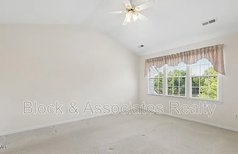 304 Nottinghill Walk — Photo 12