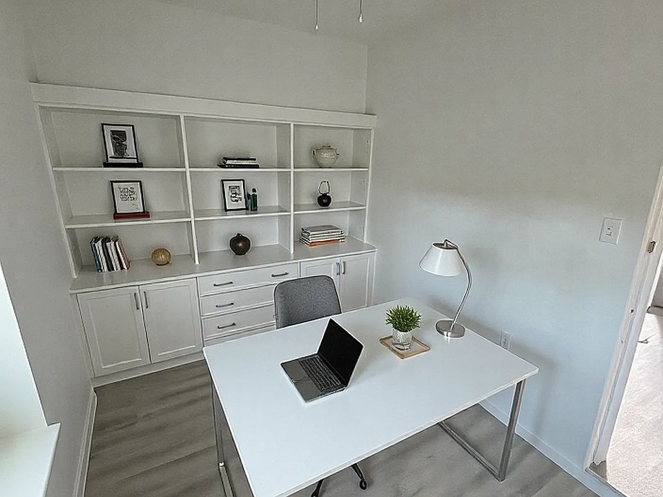 1st image of 1723 Oak Knoll Dr #6