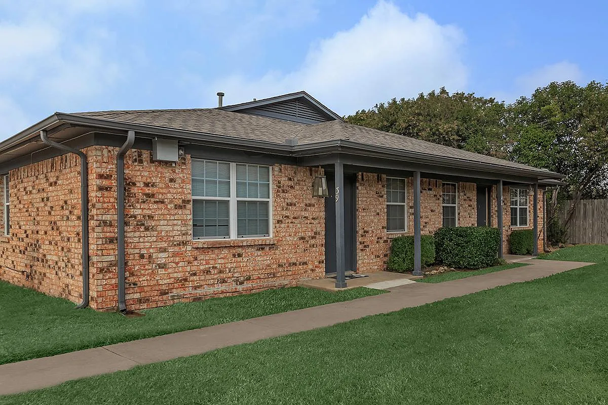 Preston Trace Apartments — Photo 2
