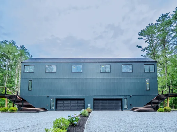 76 Center St #B, Plympton, MA 02367