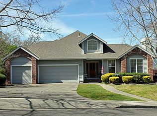 451 Oak Mesa Dr, Santa Rosa, CA 95409