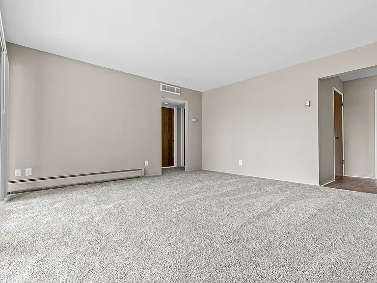 Macomb Manor - Roseville, MI — Photo 32