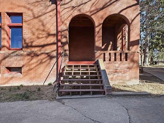 2nd image of 802 Hall St
