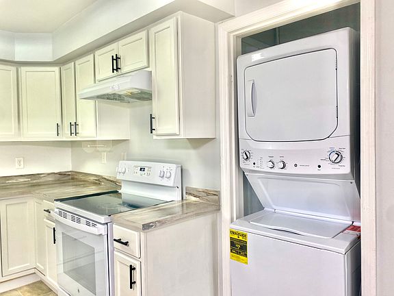 Stove (electric) and laundry (stackable)