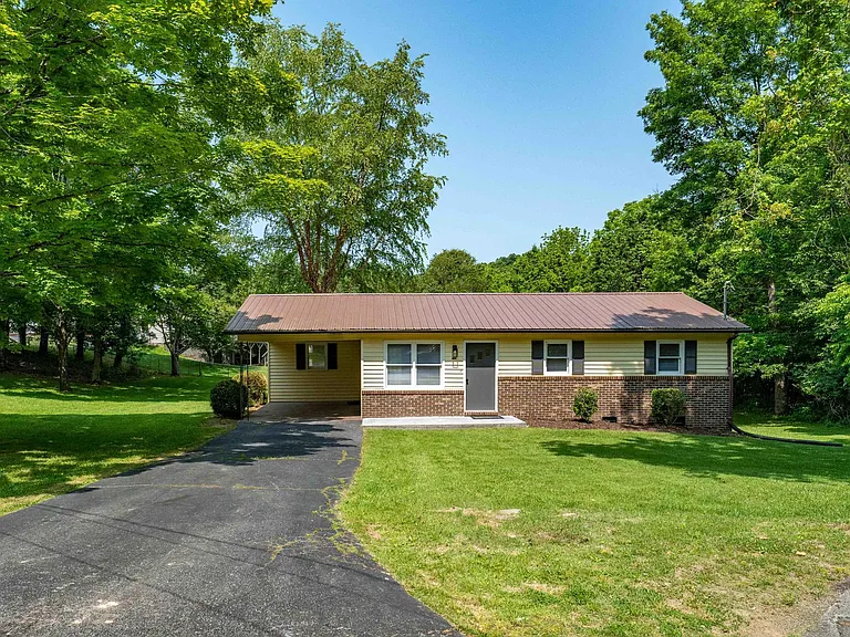 1315 Adobe Dr — Photo 1