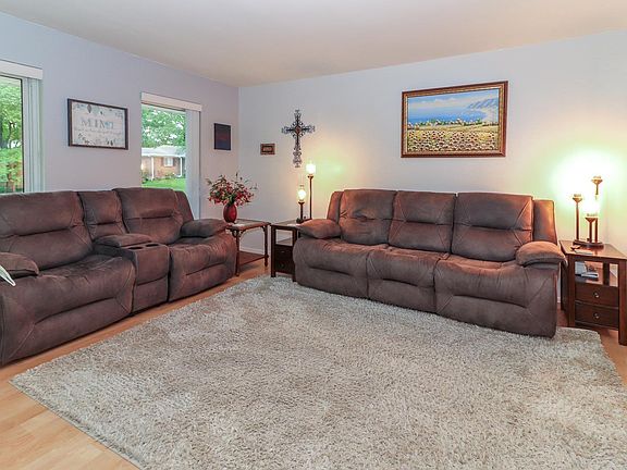 3rd image of 10116 Buffton Dr