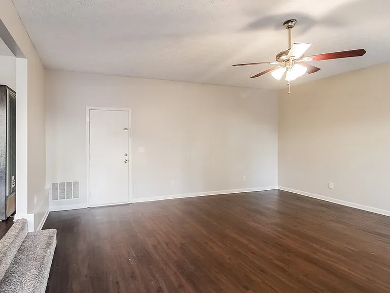 670 Compton Ln — Photo 5