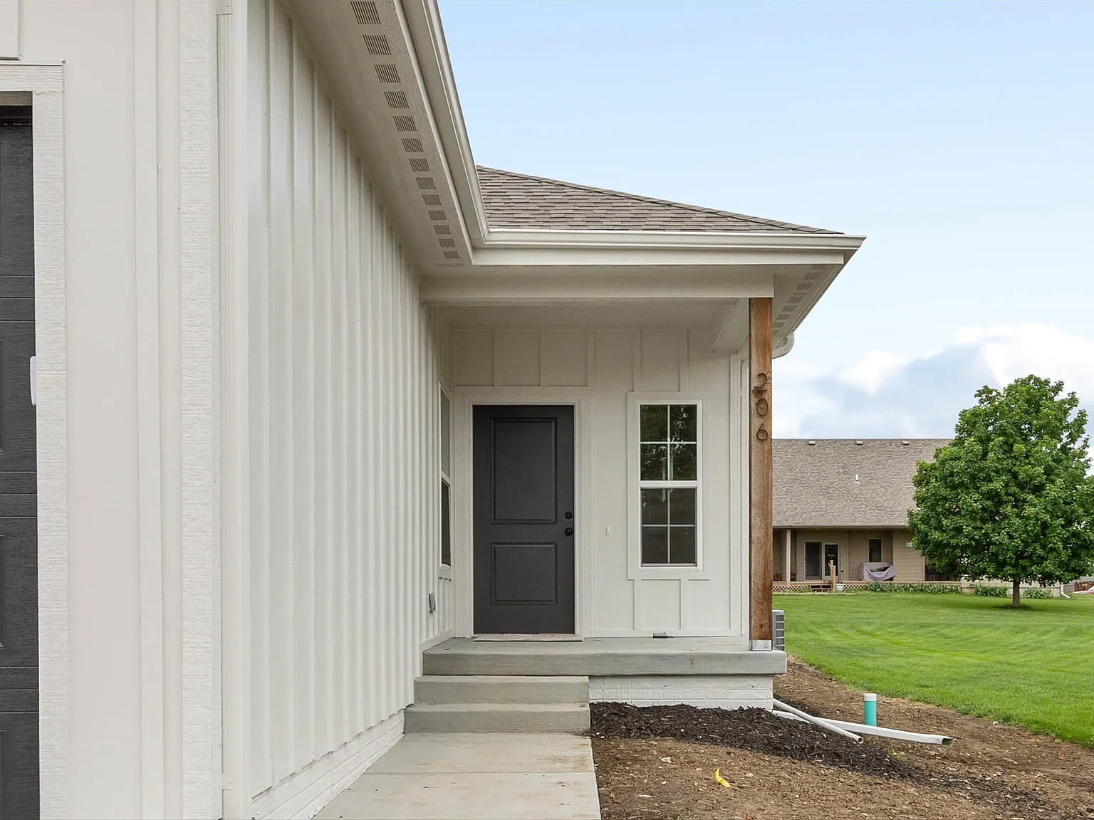 4 bed, 2200 sqft, $3,000 — Photo 3