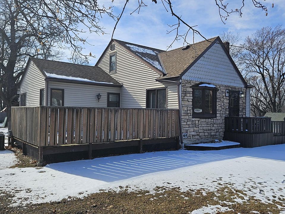 1st image of 968 Roselawn Ave W