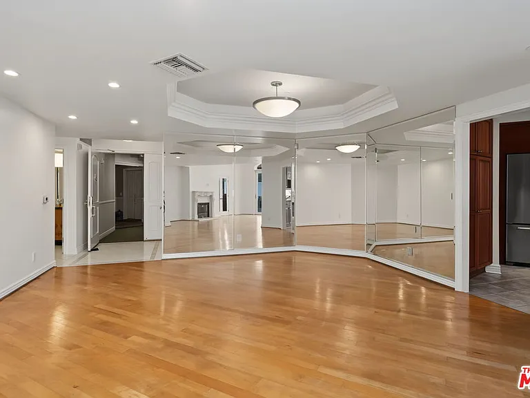 430 N Oakhurst Dr #Penthouse 406 — Photo 18