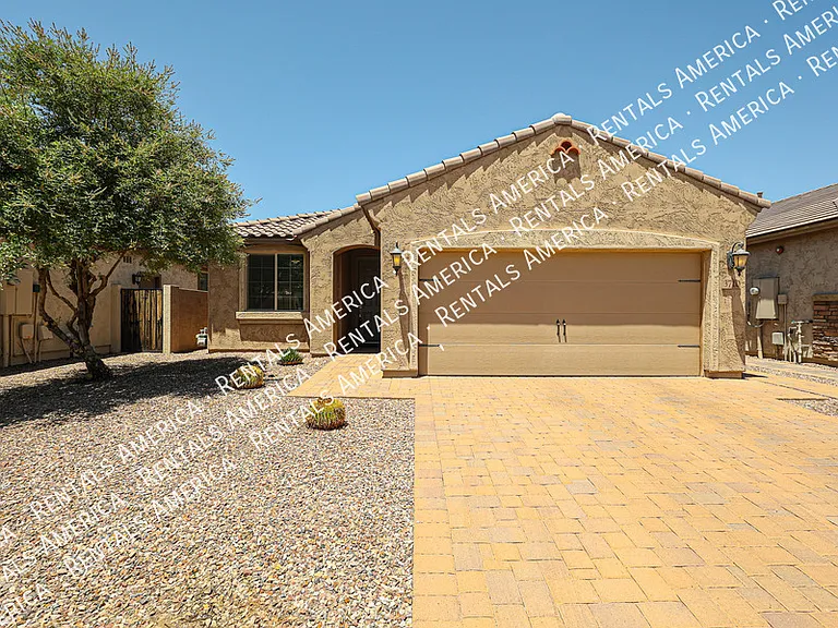 3710 E Lodgepole Dr — Photo 2