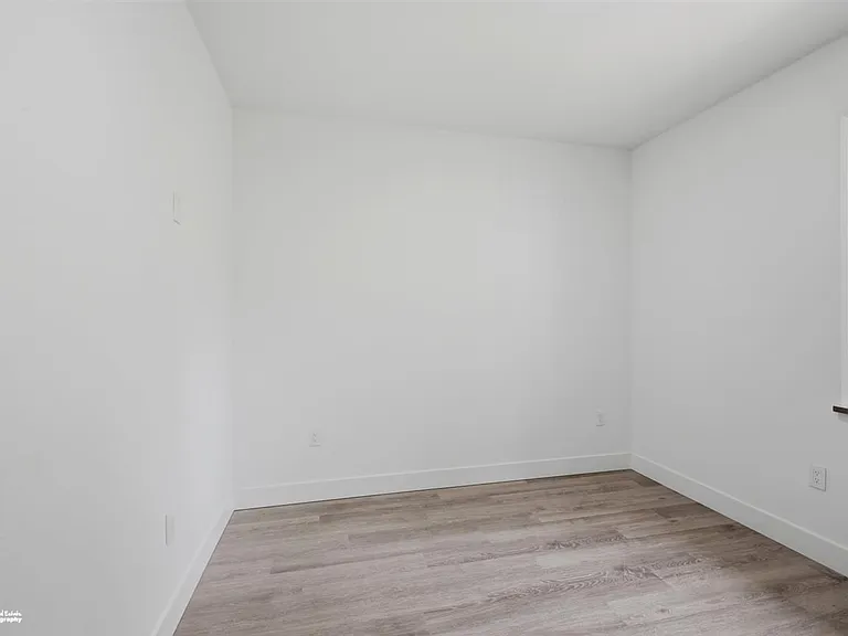 N Kim Dr — Photo 23