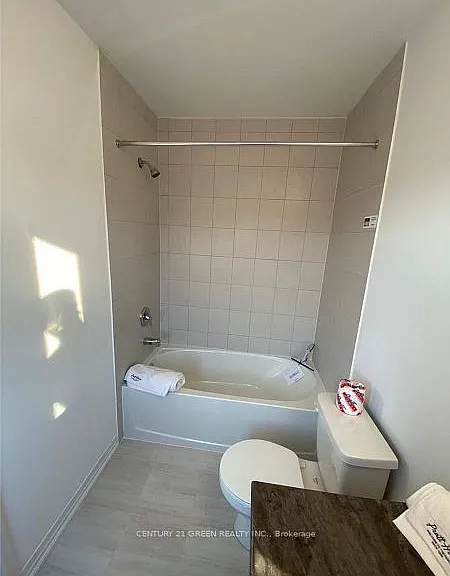 135 Turnberry Ln — Photo 24