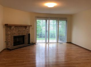 1845 Grove Ave #1, Schaumburg, IL 60193