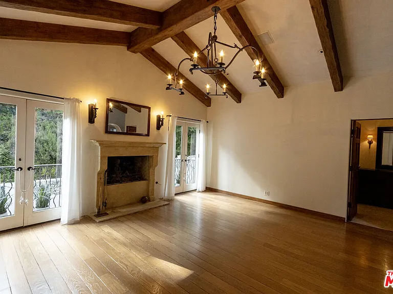1407 N Beverly Dr — Photo 61