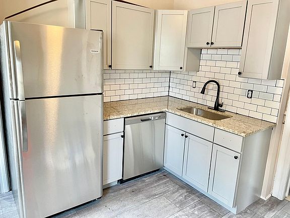 4th image of 493 Pawling Ave #2