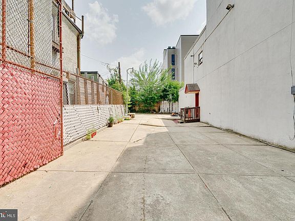 3rd image of 1425 Marlborough St