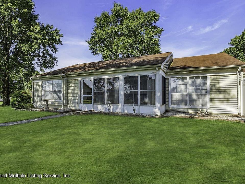 1st image of 9 Buckingham Dr #A