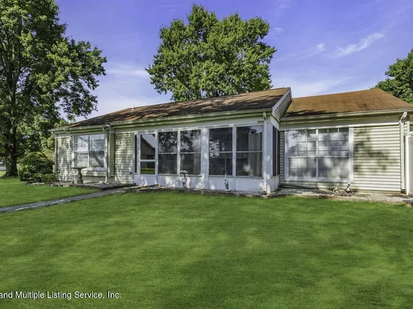 9 Buckingham Dr #A, Manchester Township, NJ 08759
