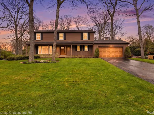 2867 Courville Dr, Bloomfield Hills, MI 48302