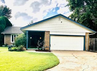 309 Peach Tree Ln, Haysville, KS 67060