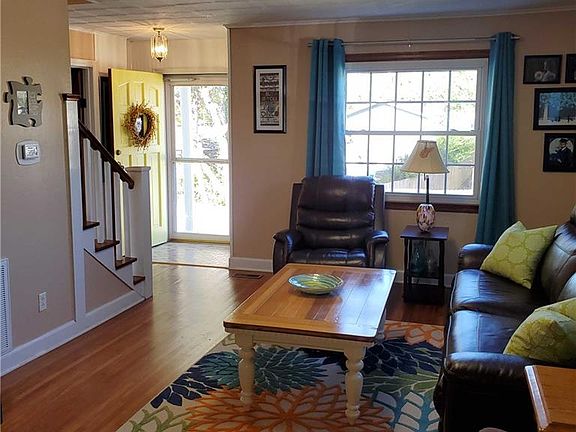 2nd image of 4611 Noyes St