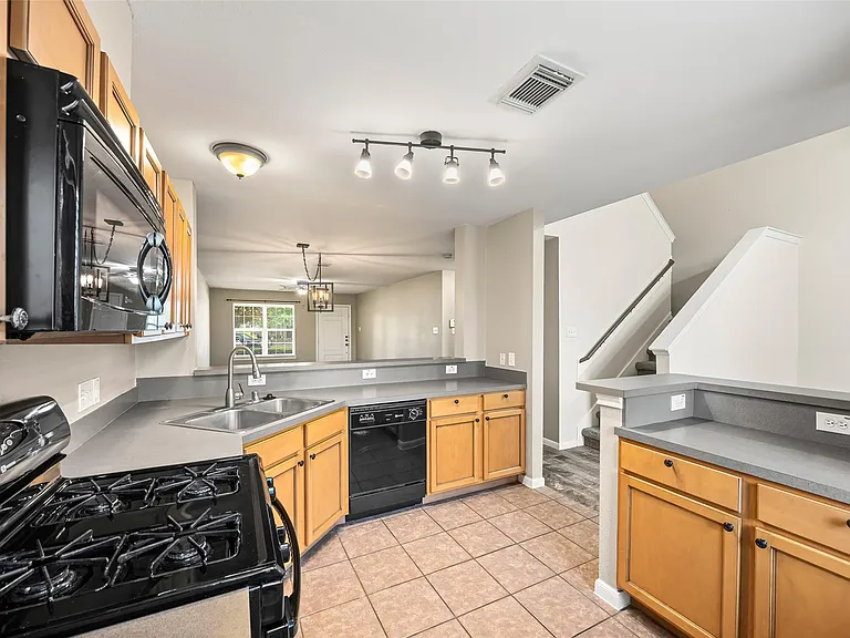1651 Grable Cove Ln — Photo 9