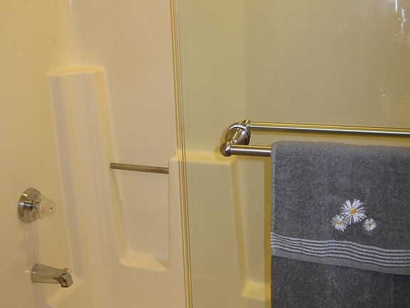 2nd image of 2345 Merton Ave APT 127