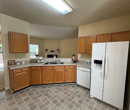 3931 Fountain Village Ln — Photo 8