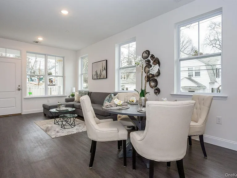 1046 New York Ave #6 — Photo 9