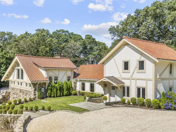 7 Topping Lane, Norwalk, CT 06854