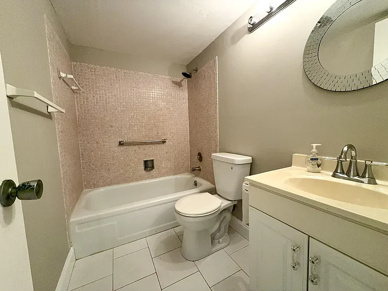 166 Sussex I — Photo 6