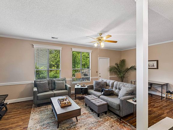 5th image of 2415 Hampstead Dr