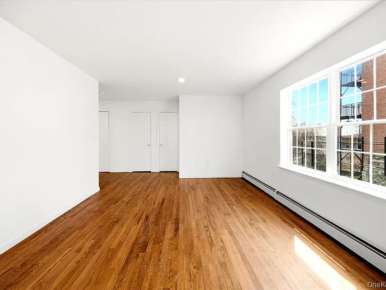 82 Morningside Ave #SFH — Photo 6