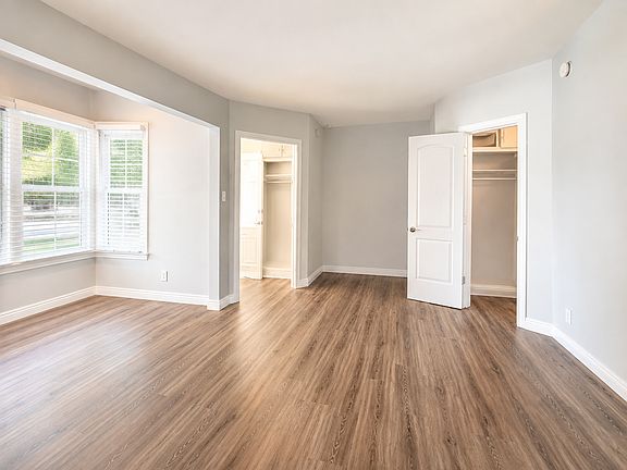 4th image of 1813 W Victory Blvd