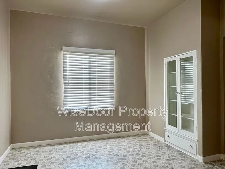1030 Leonard Ave #6 — Photo 5