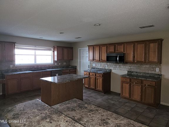 5th image of 10217 Lake Forest Dr