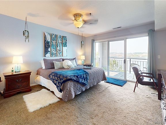 2nd image of 4897 Bridgepointe Dr Unit 131