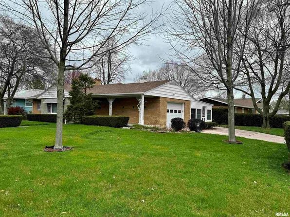 129 W Harris Ave, Bushnell, IL 61422