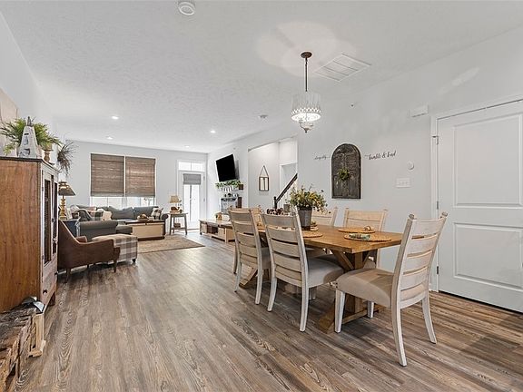 5th image of 125 Melinda Ct