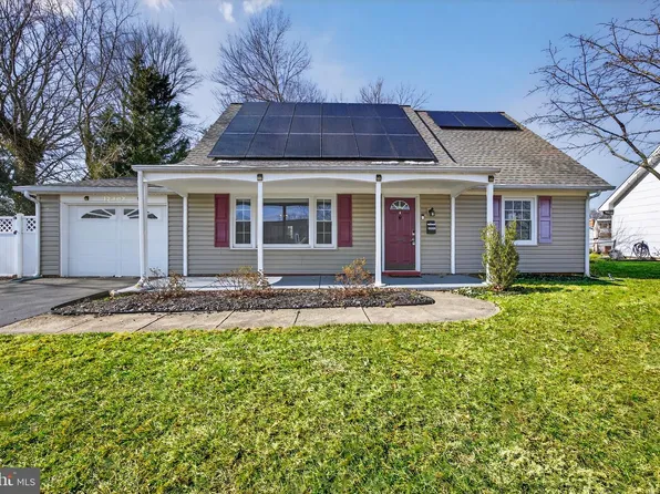 12402 Sarah Ln, Bowie, MD 20715