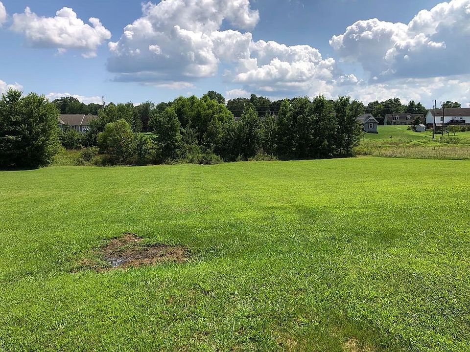 2nd image of 420 Golden Cir