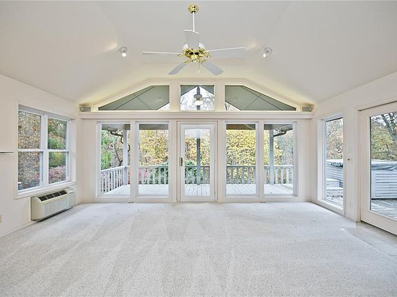 3rd image of 38 Luncarty Ln